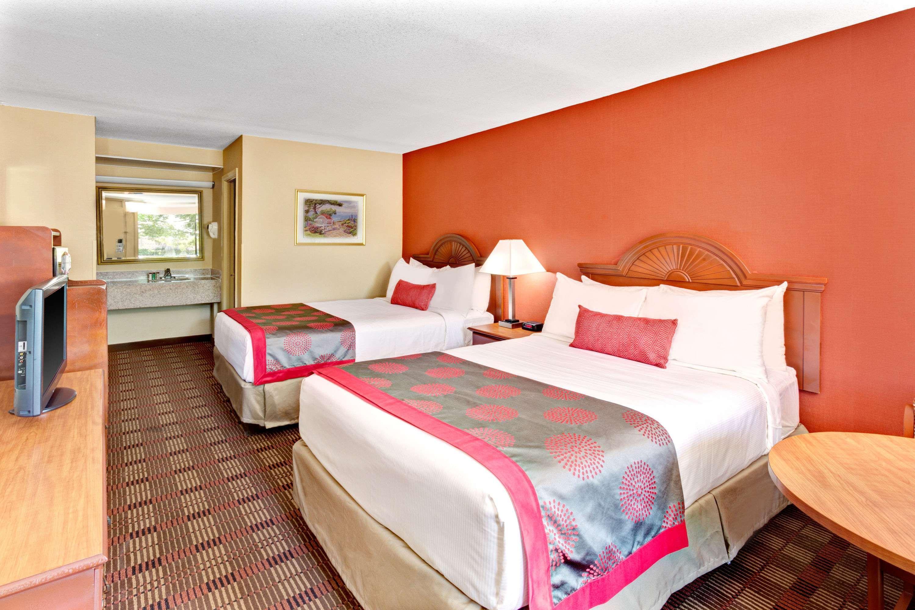 Ramada By Wyndham Baltimore West Exterior foto