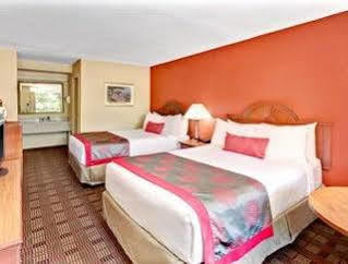 Ramada By Wyndham Baltimore West Exterior foto